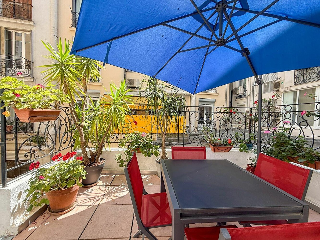 Property photo in Carre d'Or