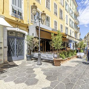 Property in Carre d'Or