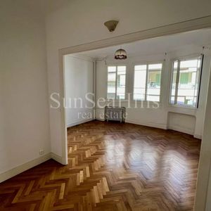 Property in Carre d'Or