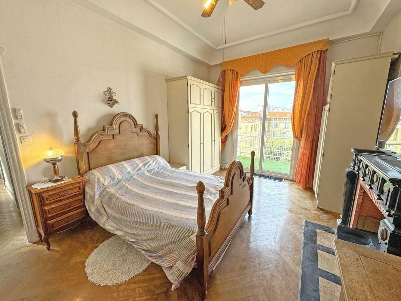 Property photo in Carre d'Or