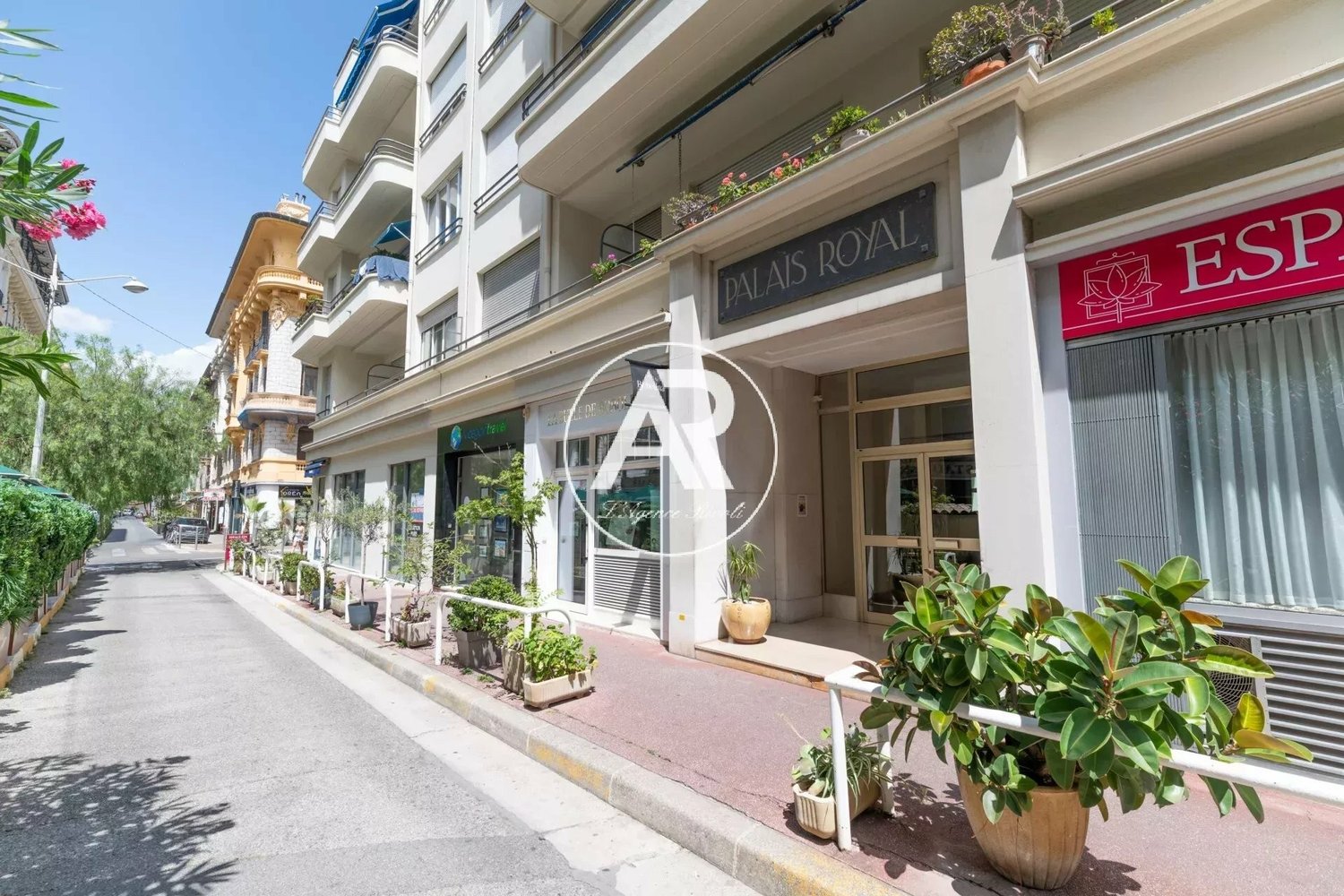 Property photo in Carre d'Or