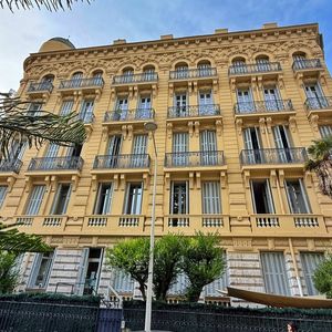 Property in Carre d'Or