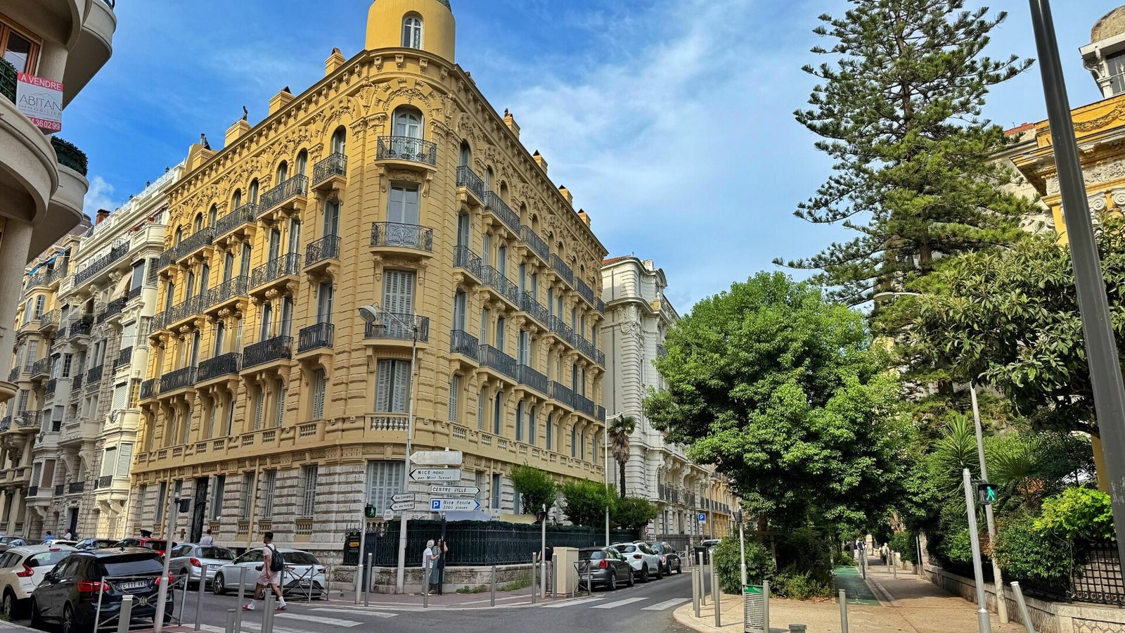 Property photo in Carre d'Or