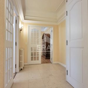 Property in Carre d'Or