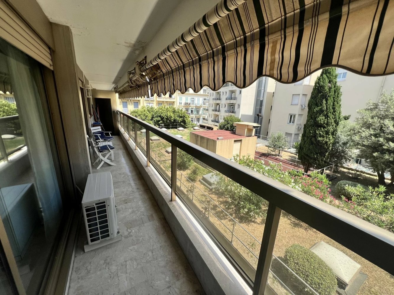 Property photo in Carre d'Or