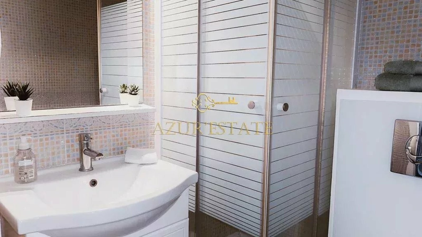 Property photo in Port