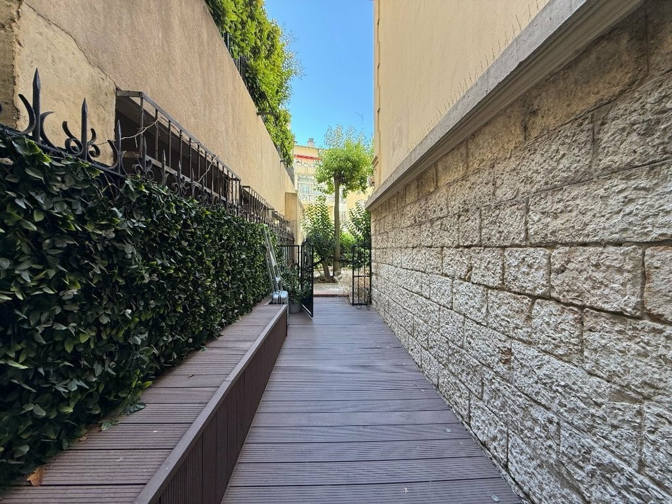 Property photo in Carre d'Argent