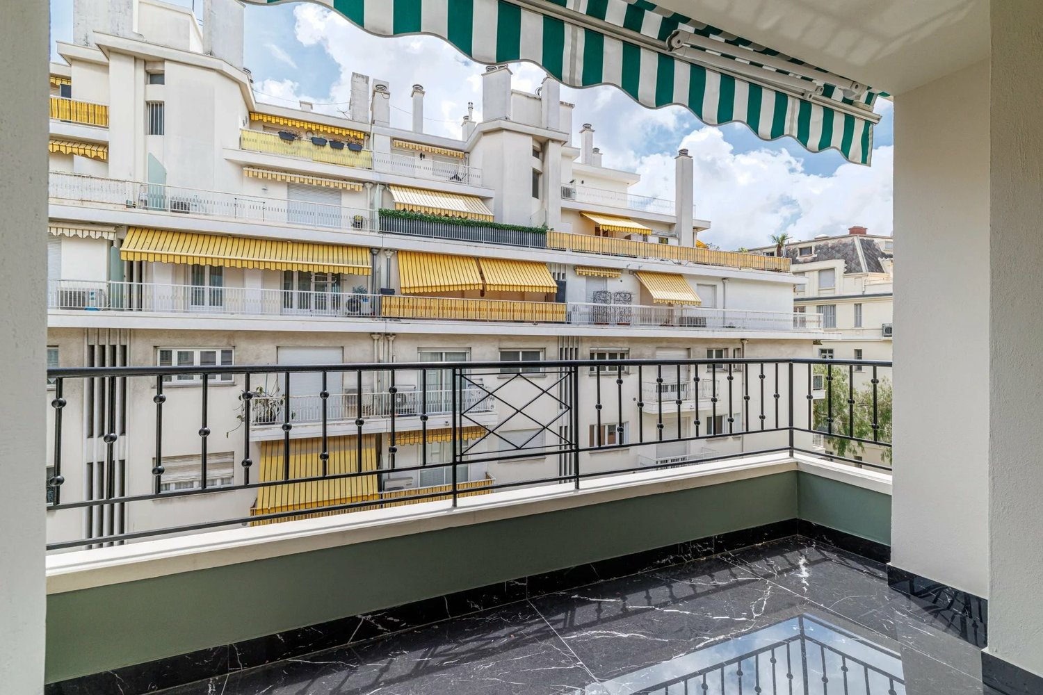 Property photo in Carre d'Argent