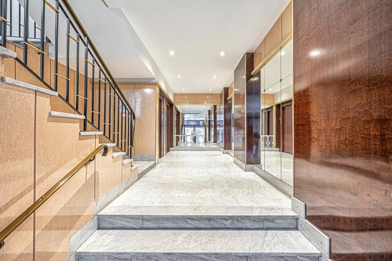 Property photo in Carre d'Argent