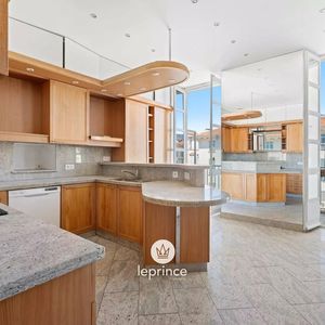 Property in Carre d'Argent