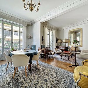 Property in Carre d'Or