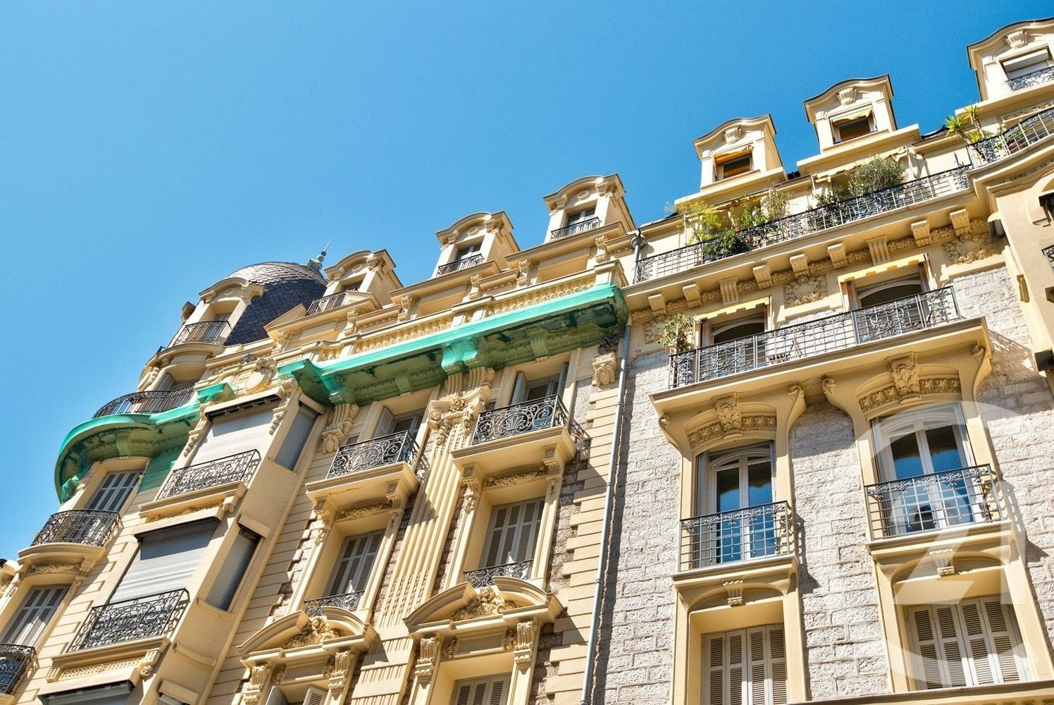 Property photo in Carre d'Or