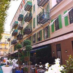 Property in Carre d'Or