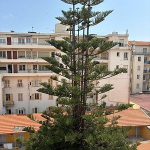 Property in Carre d'Or