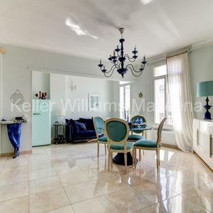 Property in Carre d'Or