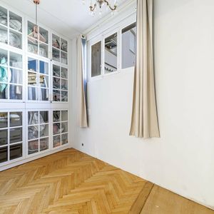 Property in Carre d'Or