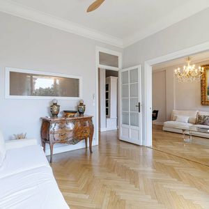 Property in Carre d'Or