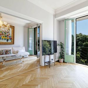 Property in Carre d'Or