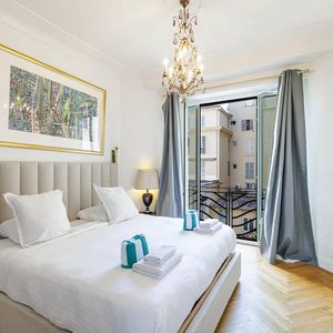 Property in Carre d'Or