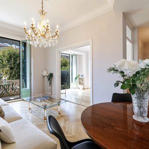 Property in Carre d'Or