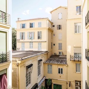 Property in Carre d'Or