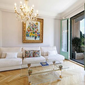 Property in Carre d'Or