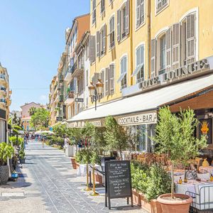 Property in Carre d'Or