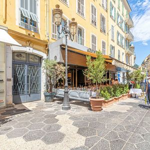 Property in Carre d'Or