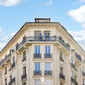 Property in Carre d'Or