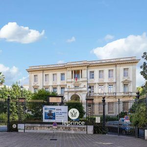 Property in Carre d'Or