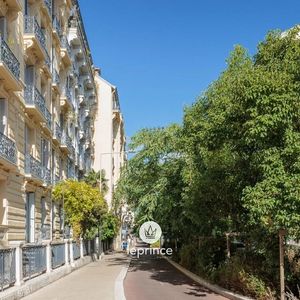 Property in Carre d'Or