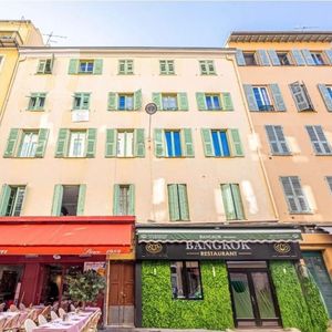 Property in Carre d'Or