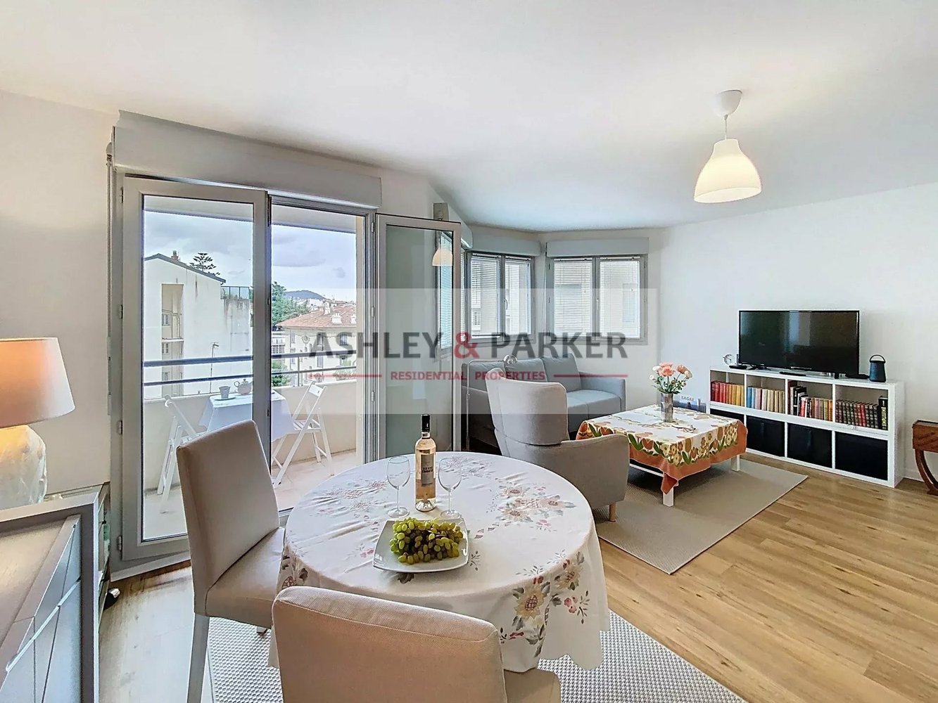 Property photo in Carre d'Or