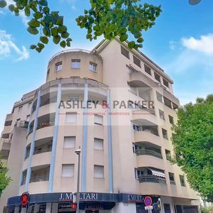 Property in Carre d'Or