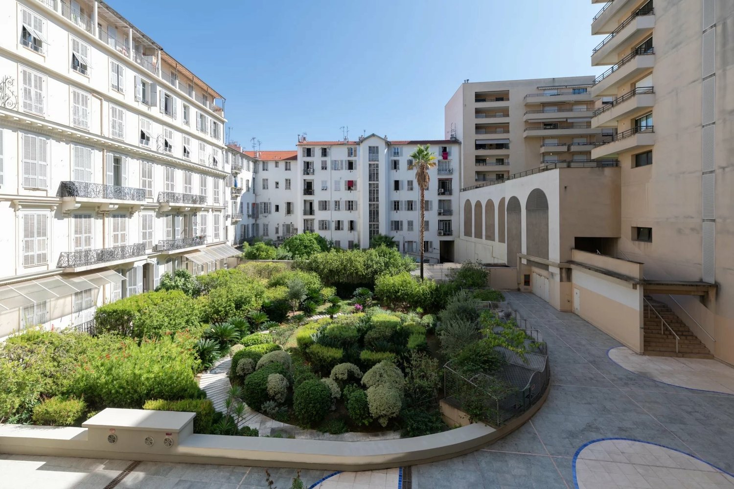 Property photo in Carre d'Or