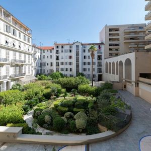 Property in Carre d'Or