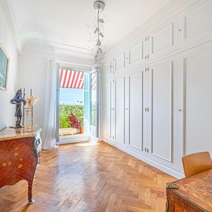 Property in Carre d'Or