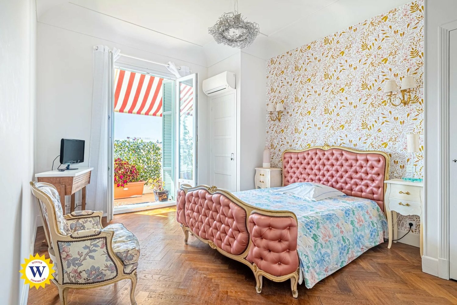 Property photo in Carre d'Or