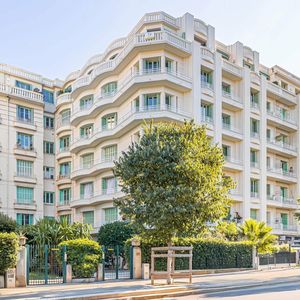 Property in Carre d'Or