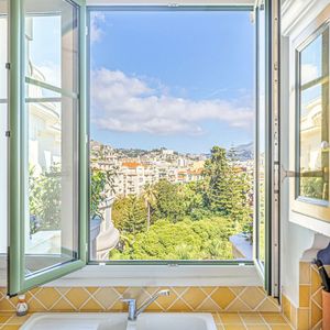 Property in Carre d'Or