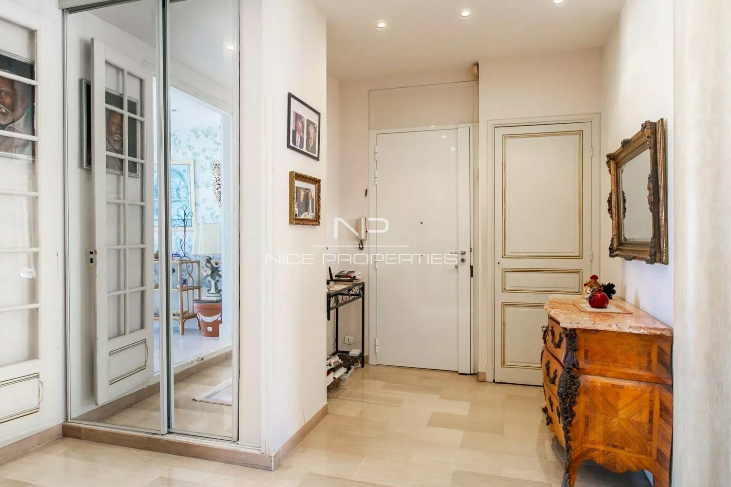 Property photo in Carre d'Or