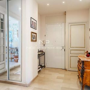 Property in Carre d'Or