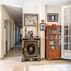 Property in Carre d'Or