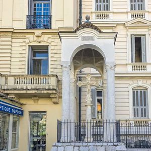 Property in Carre d'Or