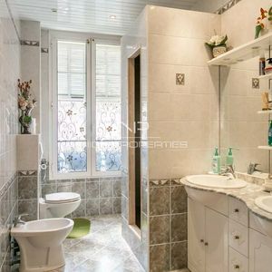 Property in Carre d'Or