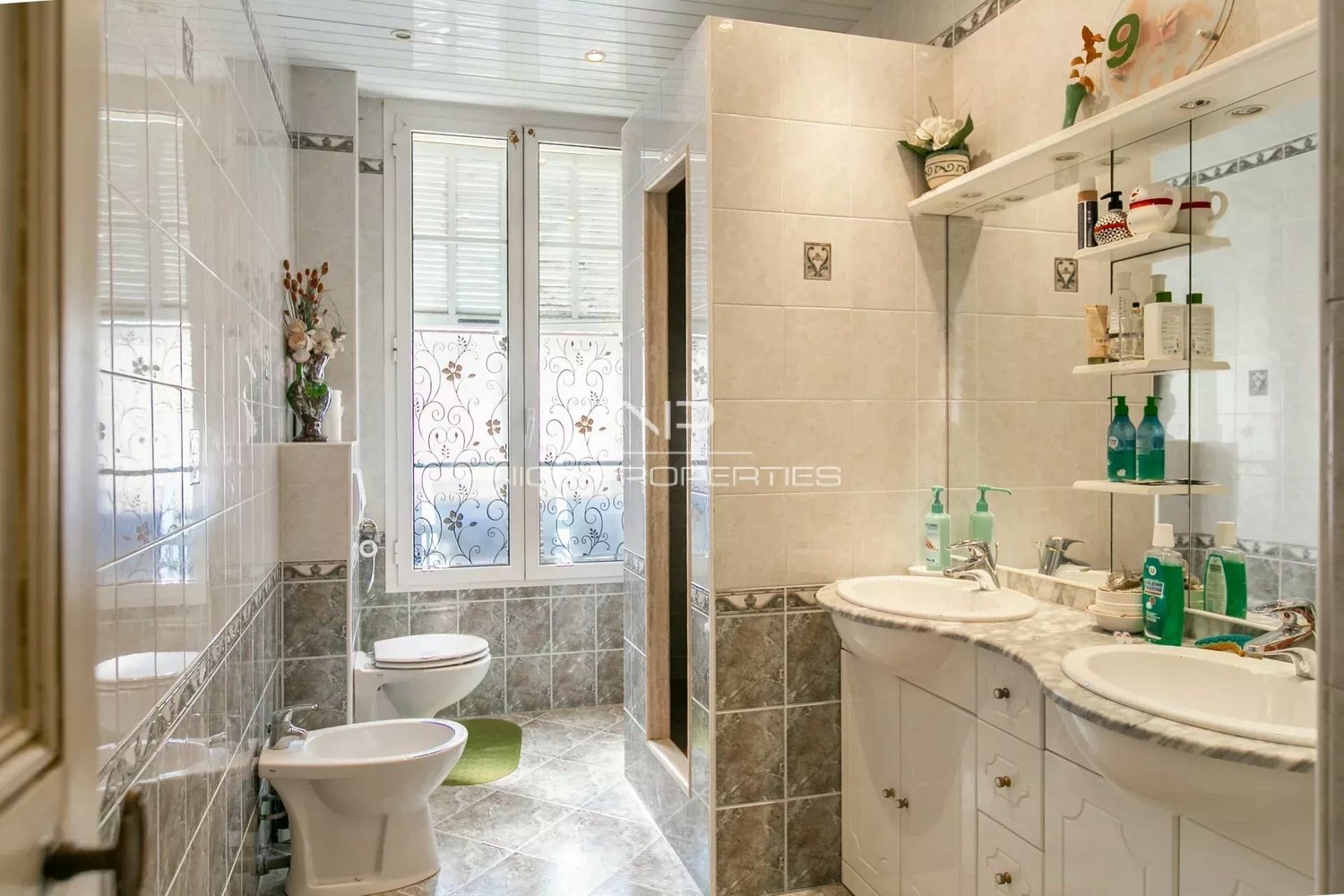 Property photo in Carre d'Or