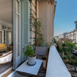 Property in Carre d'Or