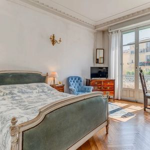 Property in Carre d'Or