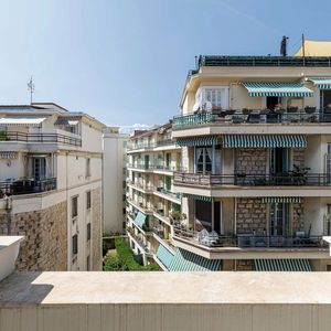 Property in Carre d'Or