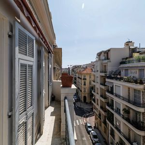 Property in Carre d'Or